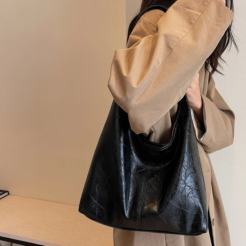 Autumn and Winter Vintage Women'S Bag Large Capacity Suede Shoulder Bag Solid Color Simple Casual Commuter Bag Retro Handbags